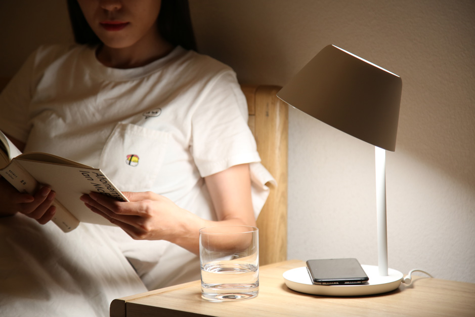 » Staria Nachttischleuchte Pro