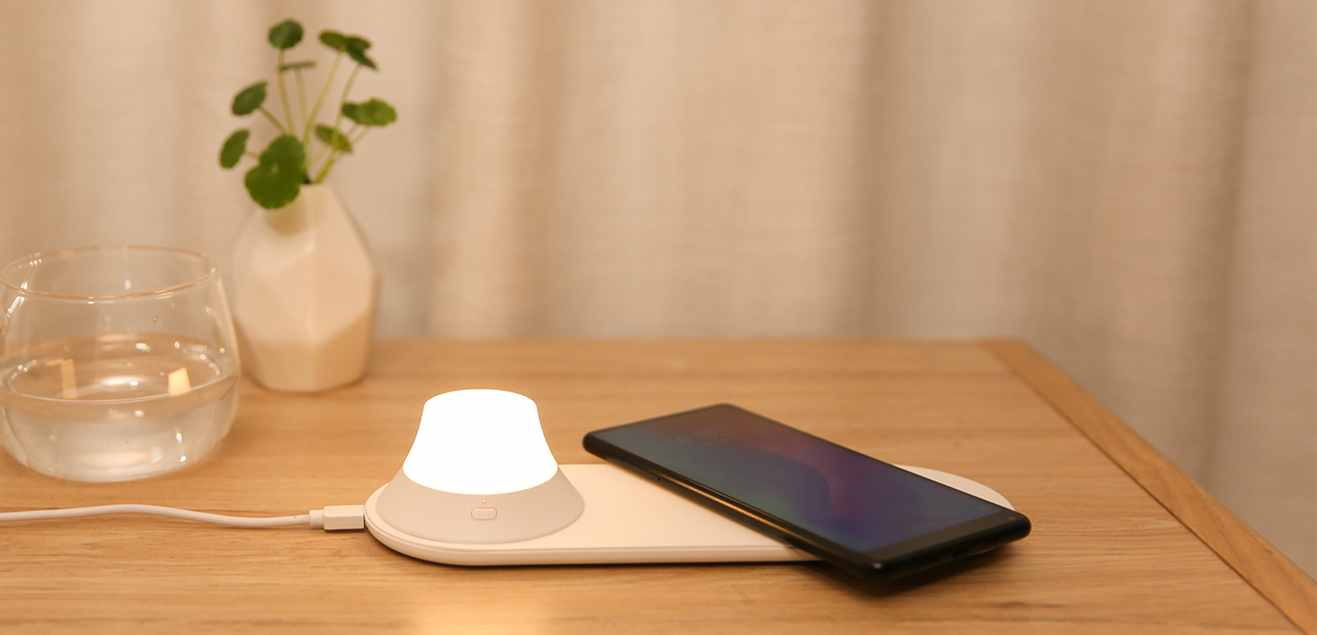 Zwei in Eins » Kabelloses Ladegerät mit Nachtlicht