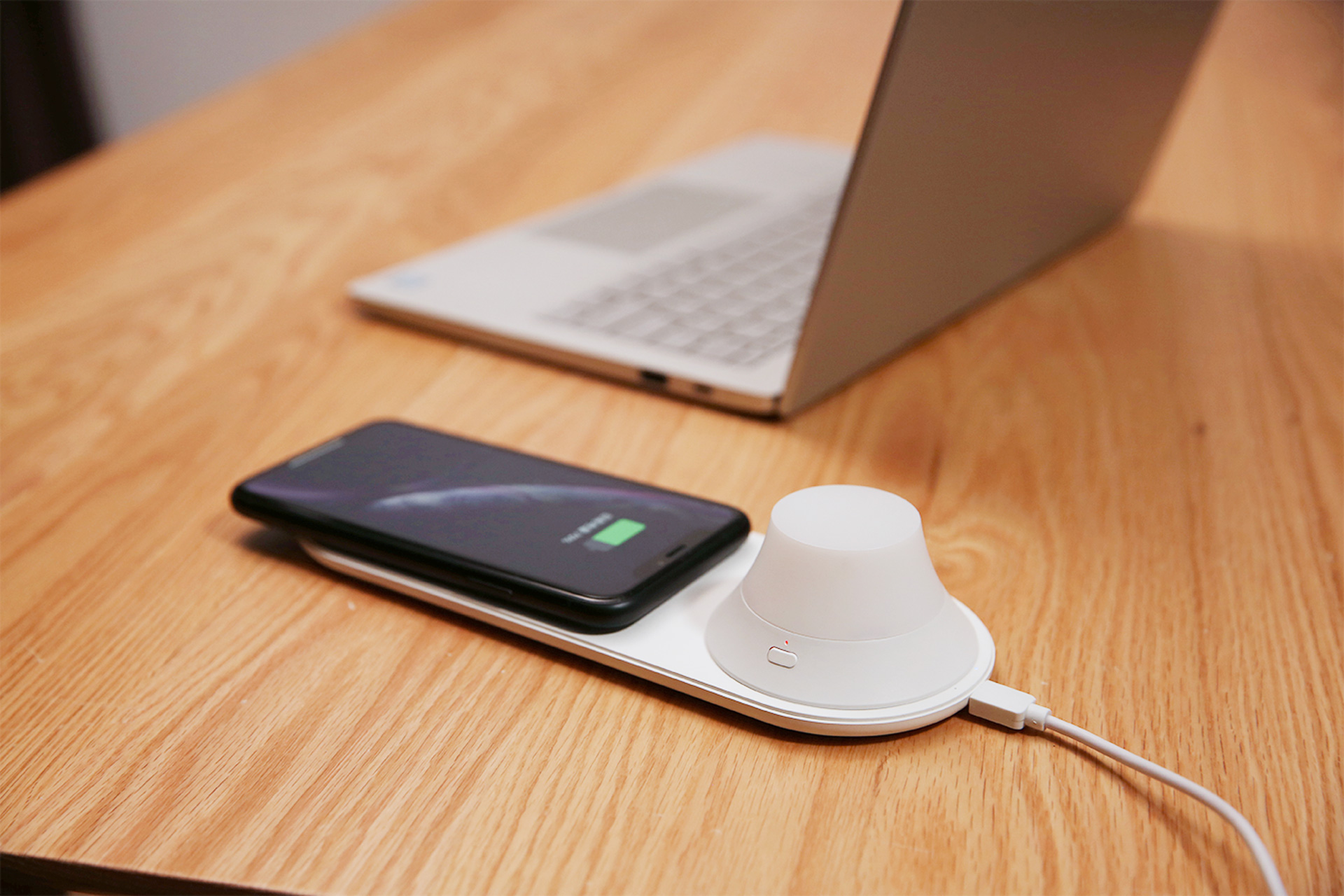 Minimalistisches Design » Kabelloses Ladegerät mit Nachtlicht
