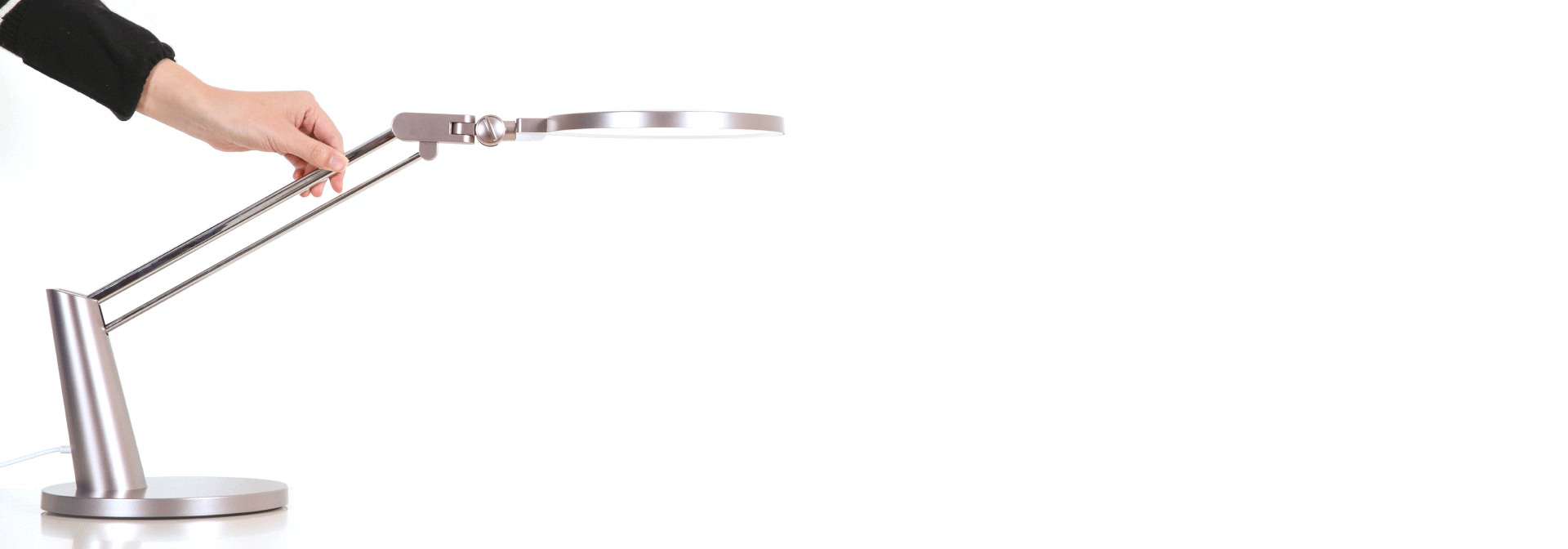 Durchdachtes Design, das Ihr Kind beim Heranwachsen begleitet » Augenschonende Serene Schreibtischleuchte Pro